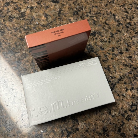 Two eyeshadow palettes. IL MAKIAGE and r.e.m. beauty - Picture 2 of 4